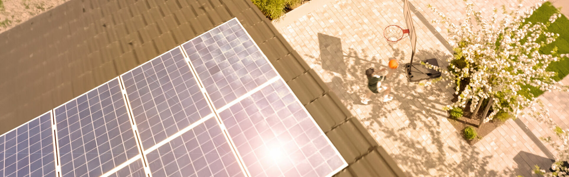 Dach mit Solaranlage